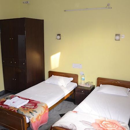 Kim Lawn Guest House Kolkata Bagian luar foto