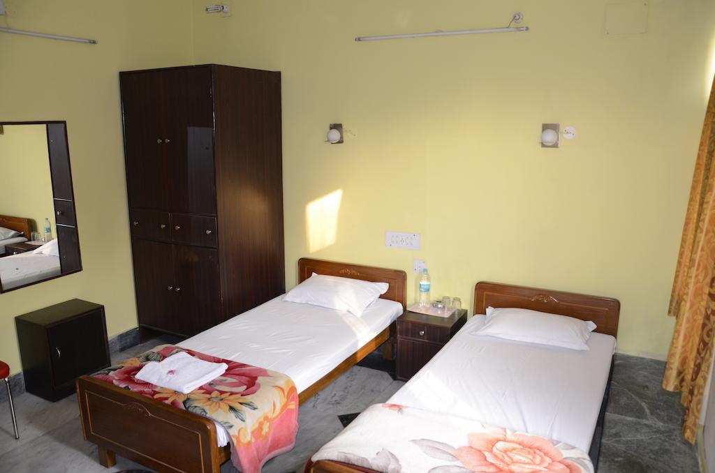 Kim Lawn Guest House Kolkata Bagian luar foto